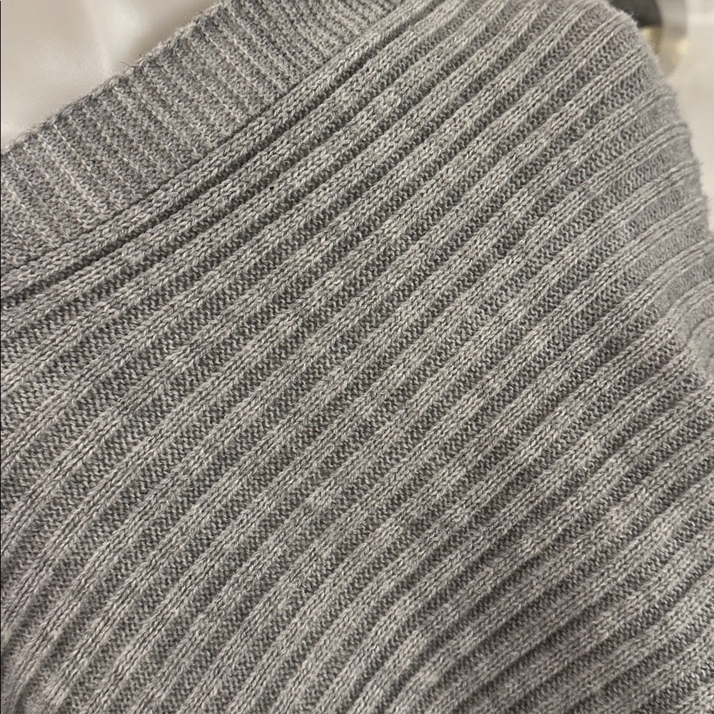 Beautiful Gray Knit Poncho- Love this! - Picture 3 of 3